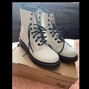 Dr Martens 1460 White Size 9